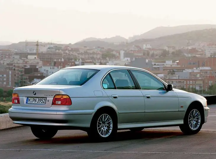 BMW 5 E39 (1996-2003) – boîte à fusibles et relais