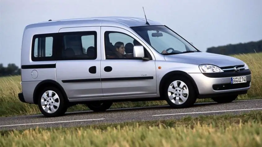 Opel Combo C (2001-2011) – boîte à fusibles et relais