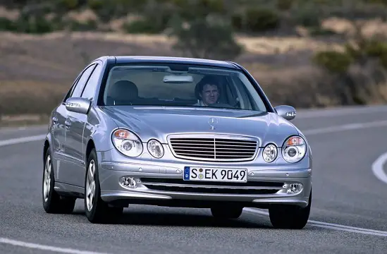 Mercedes-Benz Classe E W211 (2002-2009) - boîte à fusibles