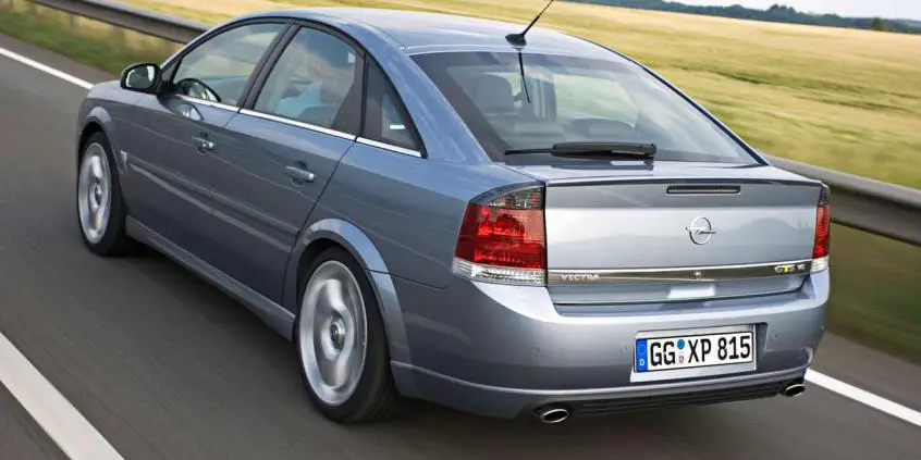 Opel Vectra C (2002-2008) – boîte à fusibles