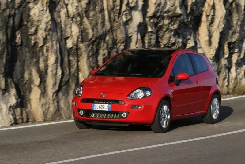 Fiat Punto 2012 (2013-2017) – boîte à fusibles et relais