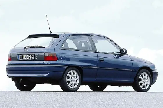 Opel Astra F (1991-2002) – boîte à fusibles et relais