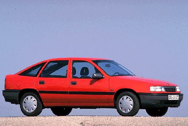 Opel Vectra A (1988-1995) - boîte à fusibles et relais