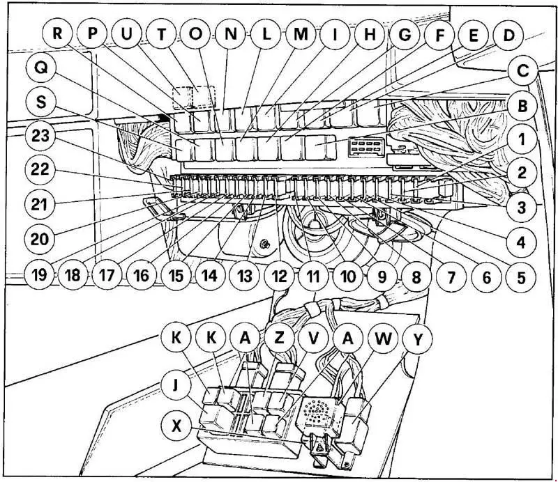 Ferrari 328 (1986-1989) - boîte à fusibles et relais