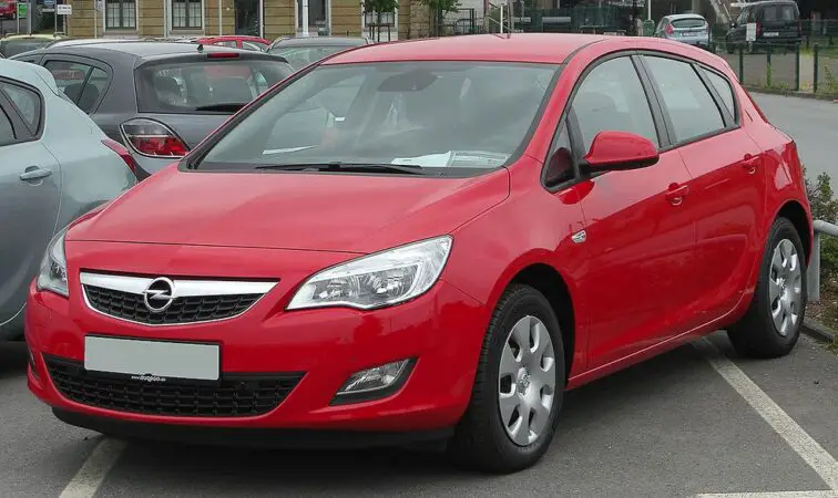 Opel Astra J (2013) – boîte à fusibles