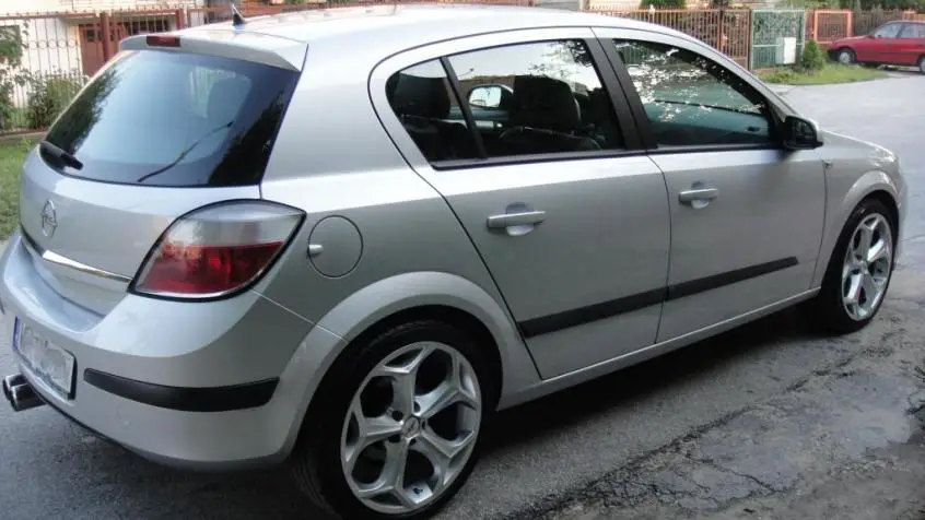 Opel Astra H (2010-2014) – Boîte à fusibles