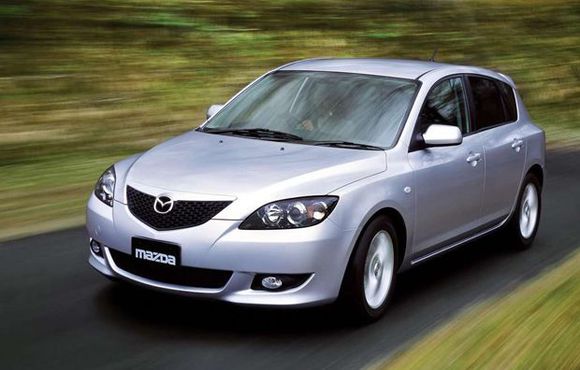 Mazda 3 (2004-2005) – Boîte à fusibles