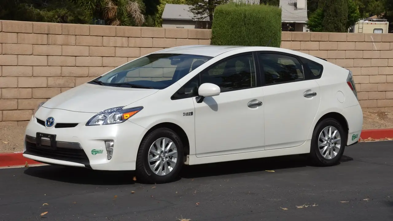 Toyota Prius Plug-in Hybrid (2013) – boîte à fusibles