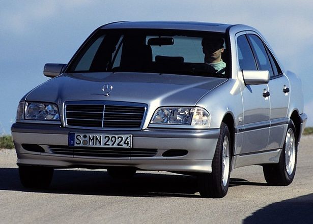 Mercedes-Benz Classe C W202 (1993-2001) – Boîte à fusibles