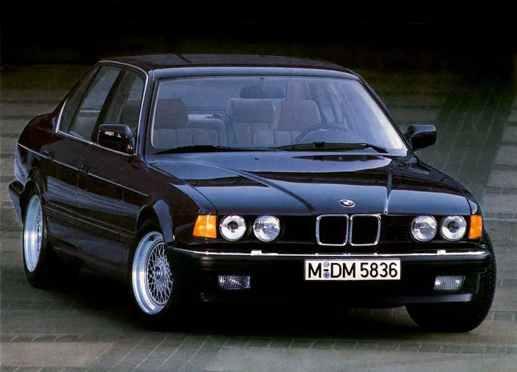 BMW 7 E32 (1987-1994) – boîte à fusibles