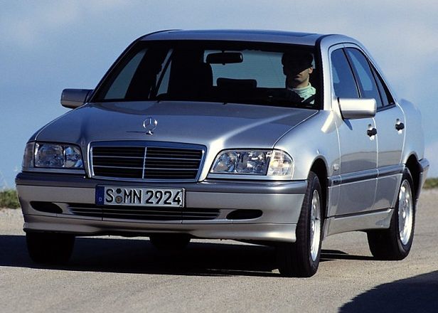 Mercedes-Benz Classe C w202 moteur C280 (1999) – boîte à fusibles