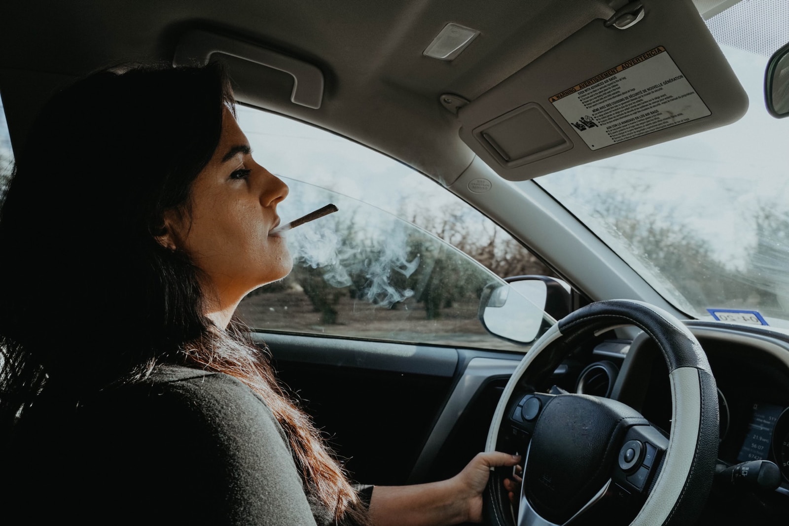 Fumer en conduisant: autorisé ou interdit?